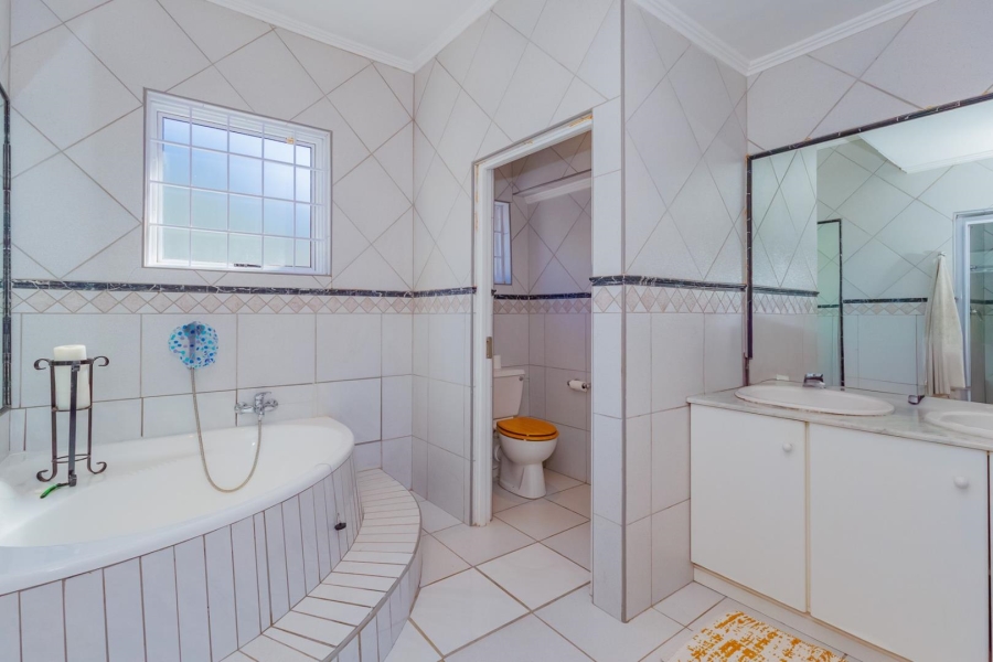 To Let 3 Bedroom Property for Rent in Northshore Western Cape